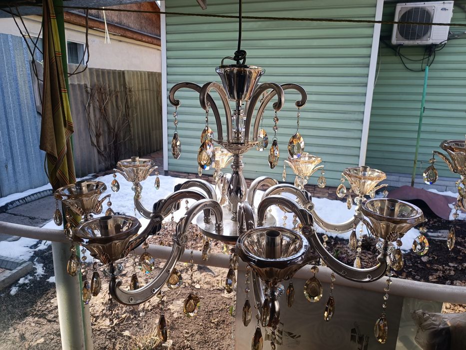 Продам люстру б/у.