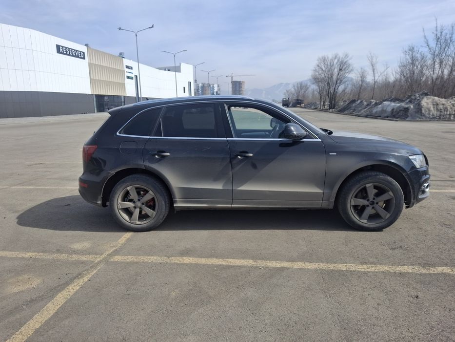 Audi Q5 легковая машина