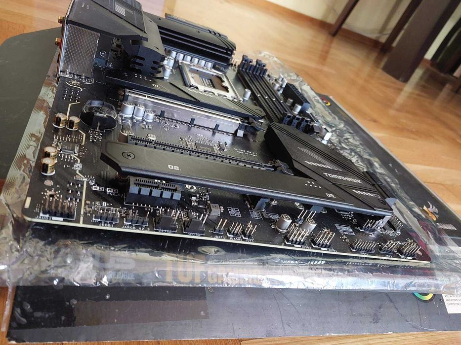 Intel Core i7 13700KF + MSI B760 Tomahawk Wi-Fi DDR5