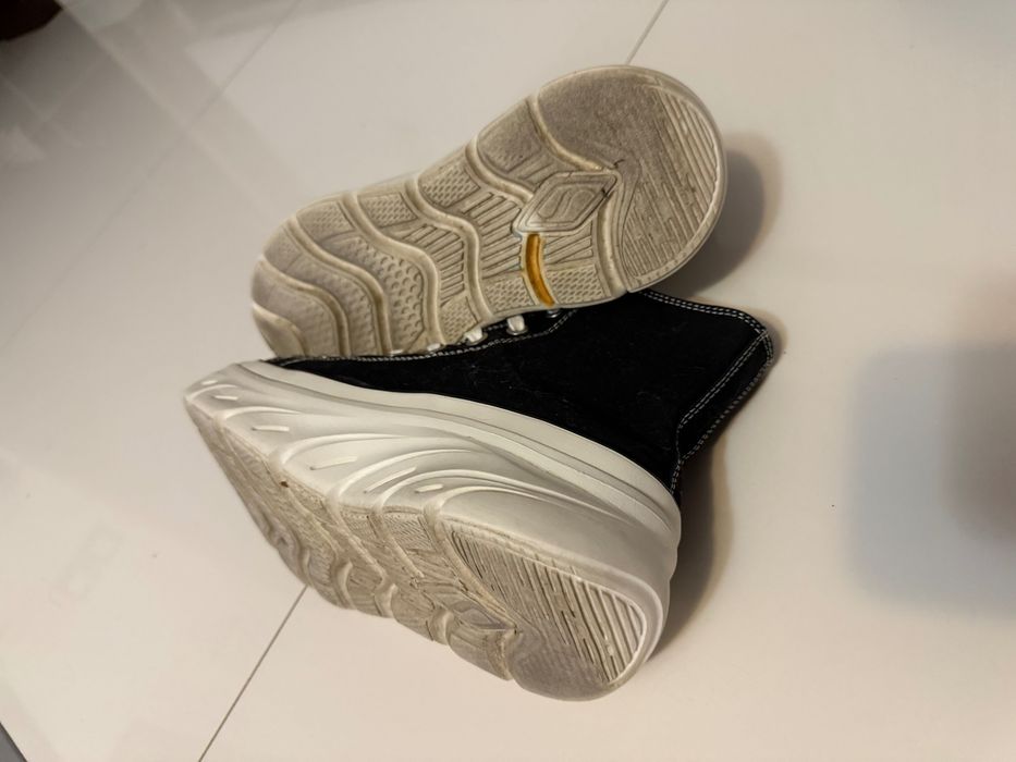 Ghete negre Skechers