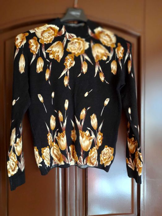 Bluza dama, neagra cu flori galbene marimea S-M-L eleganta