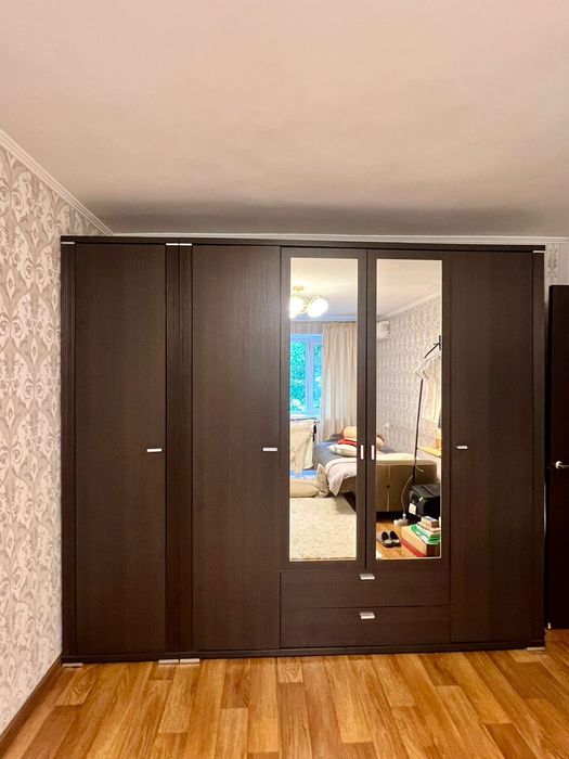 Стенка для зала, темно коричневая