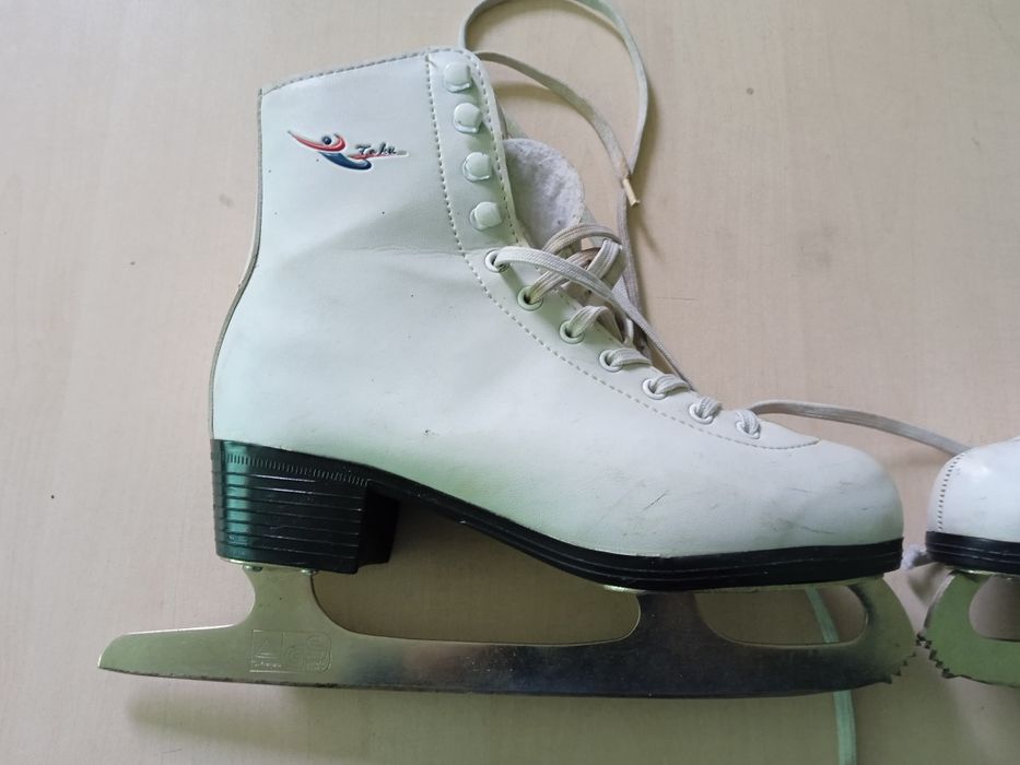 Продам коньки 37 размер