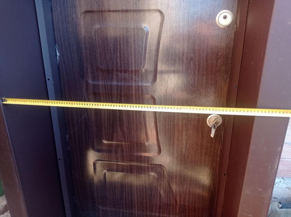 Нова блиндирана входна врата