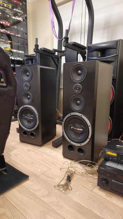 Тонколони с филтри Cerwin Vega AT100