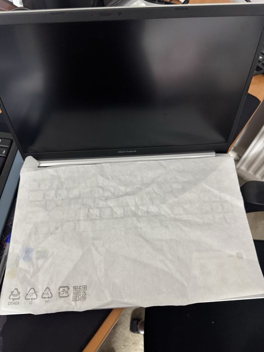 Asus vivobook sotiladi