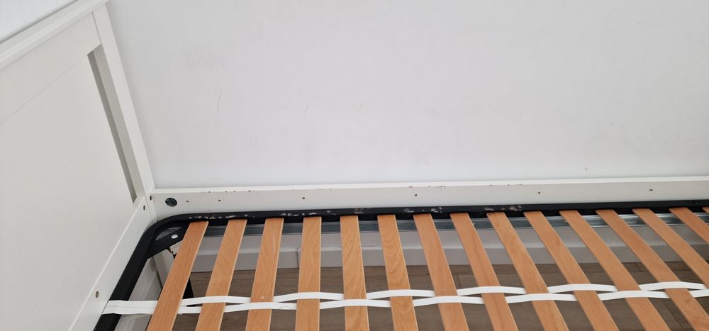 Pat ikea cu somiera si cadru trofast dedesubt