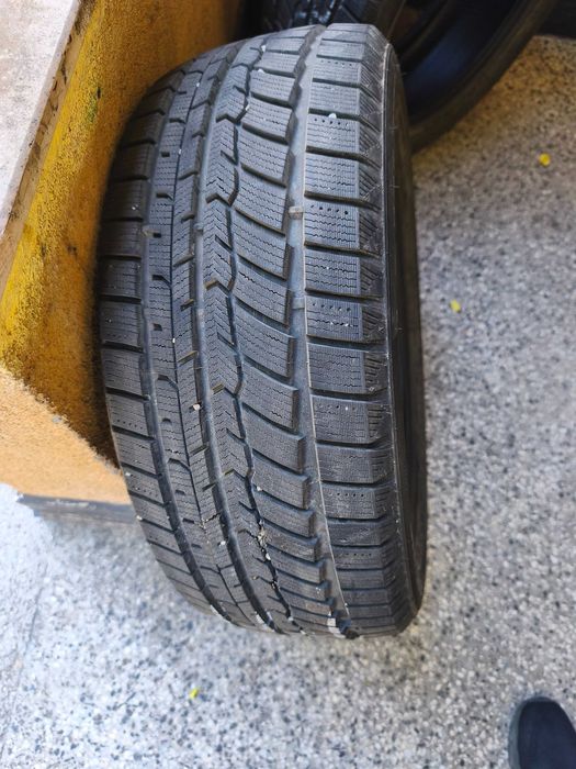 Продавам гуми всезонни