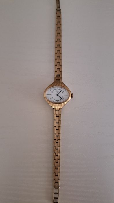 Продам позолоченные часы луч