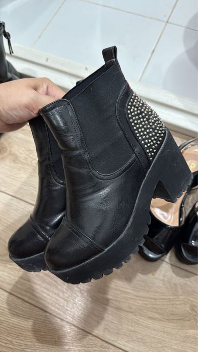 Отдам даром, все на 35 размер