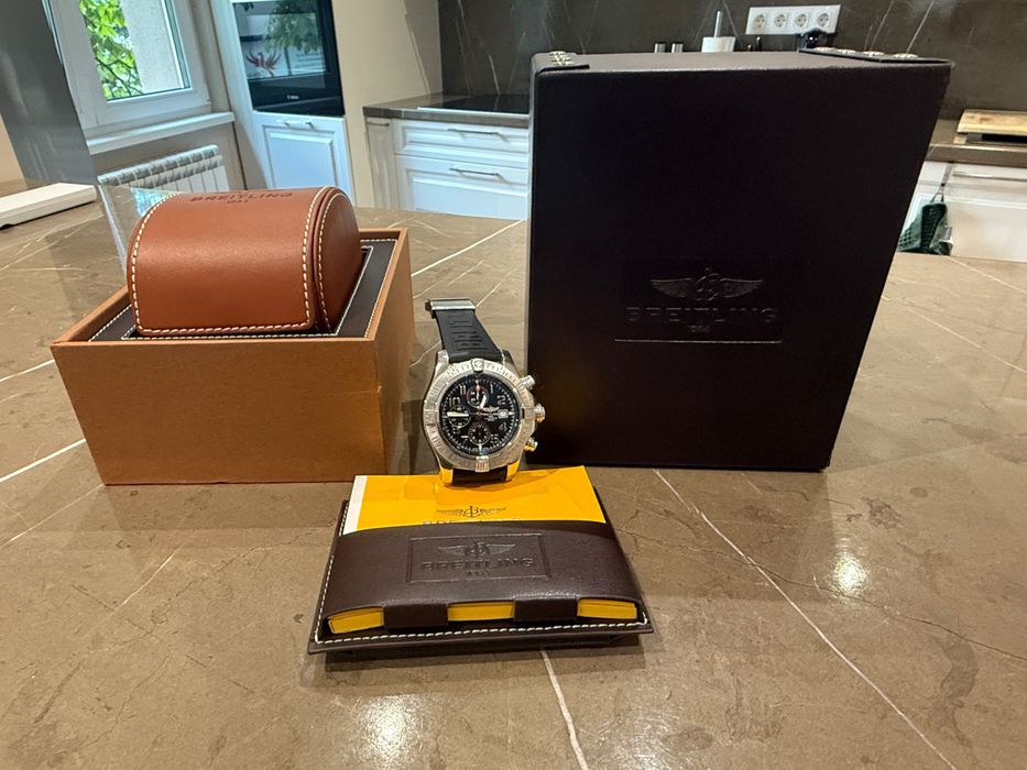 Продавам мъжки часовник Breitling Super Avenger 2 48mm