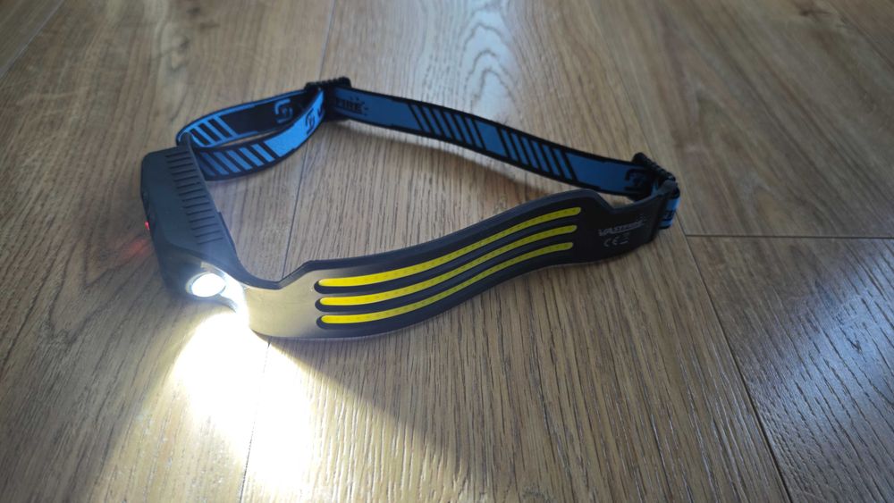 LED челник със сензор за движение и фенерче