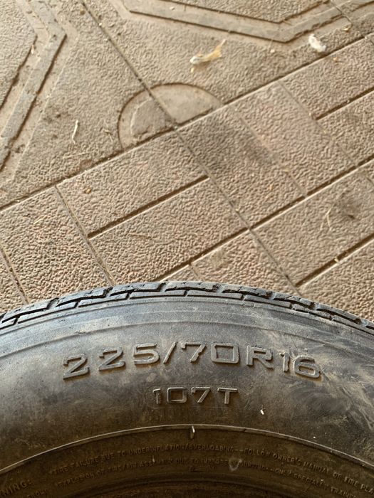 Продам летнюю резину на 16