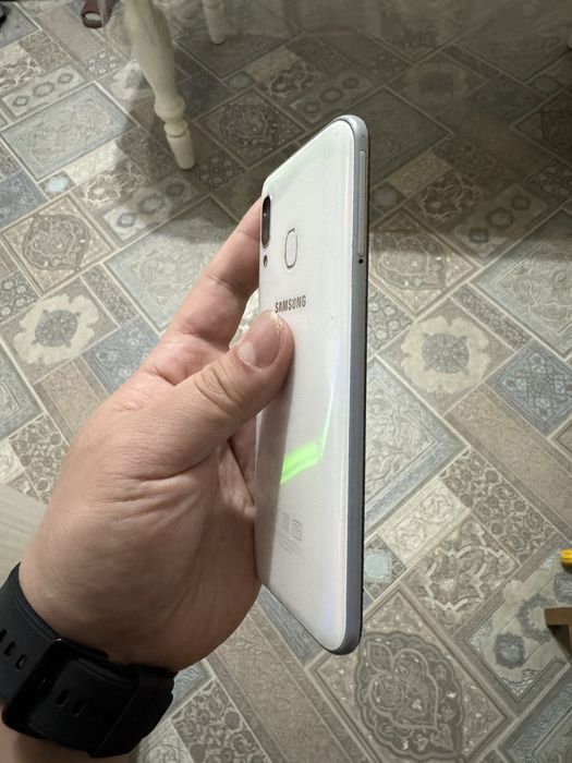 Samsung A40 64Гб в идеале