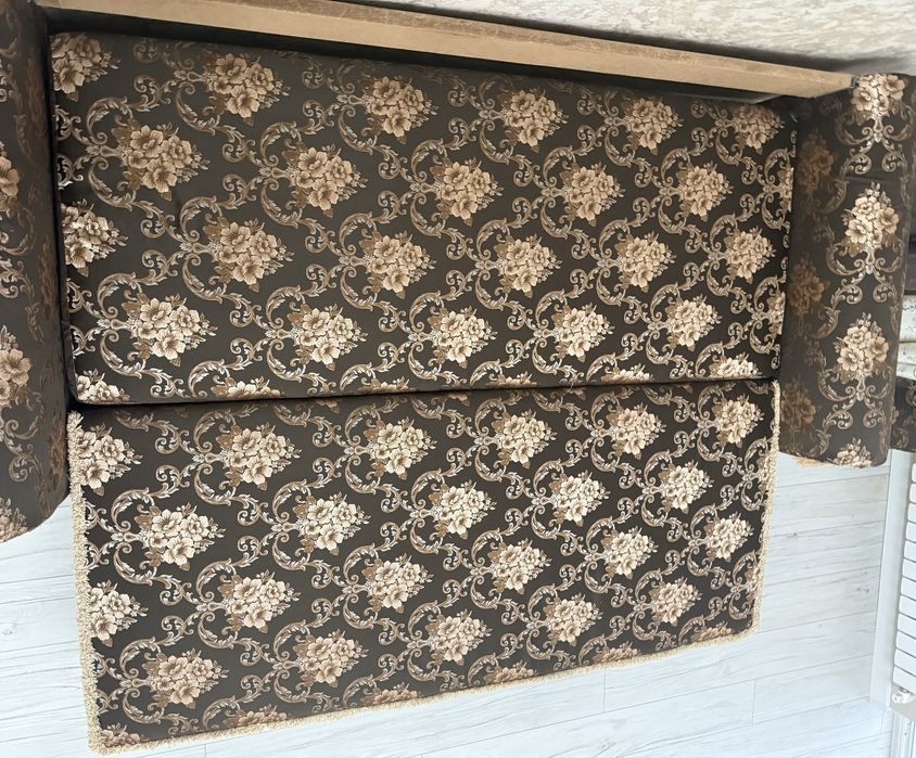 Продам диван в хорошем состоянии.