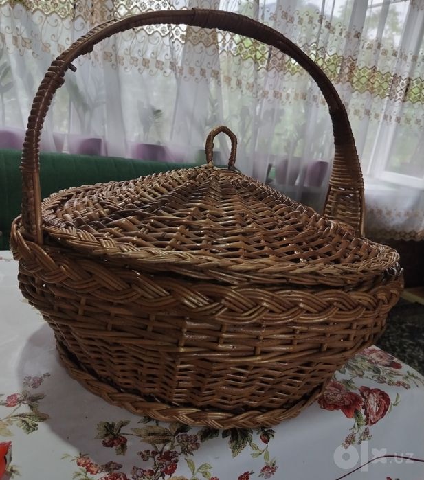 Красивая, большая (55×50) карзина.