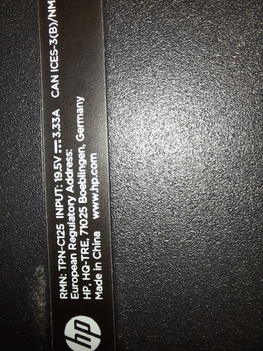 Laptop HP cu procesor  i7 6500u,2 plăci video ,model 15-ay008nq