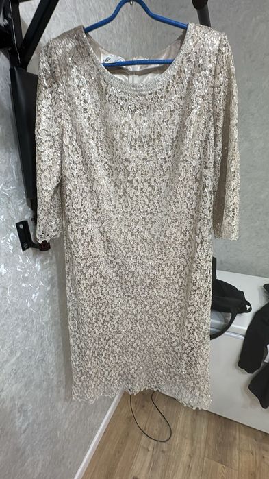 Платье золотистое продам