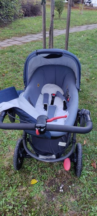 Продавам детска количка bebe confort high trek пълен комплект