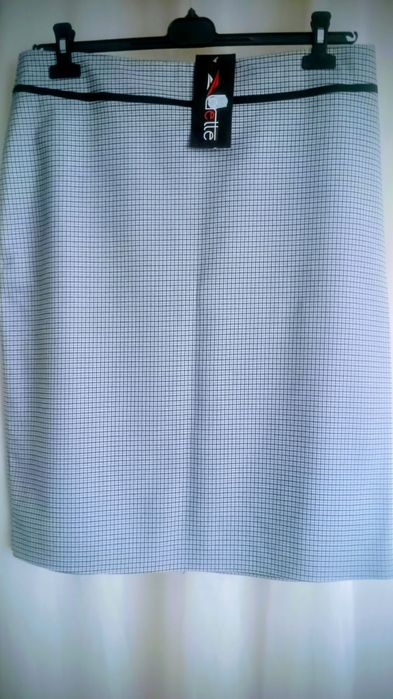 Costum cu fusta,gri,nou.