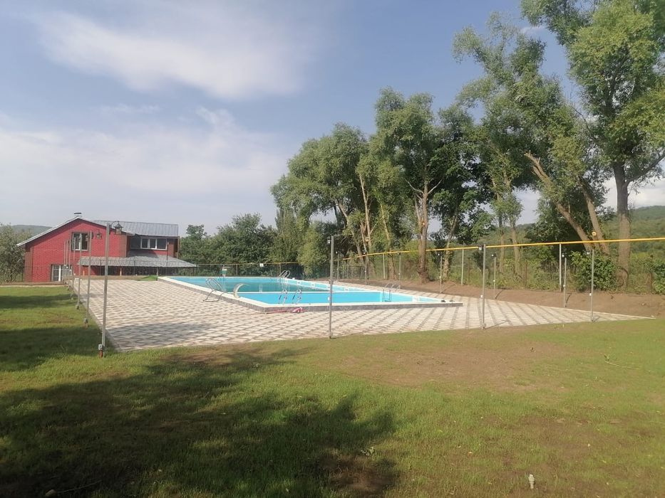 Коттедж посуточно, Дом с бассеном