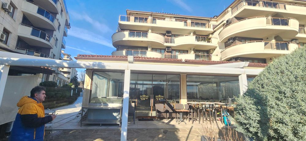 Пергола  с осветление моторно сгъване и