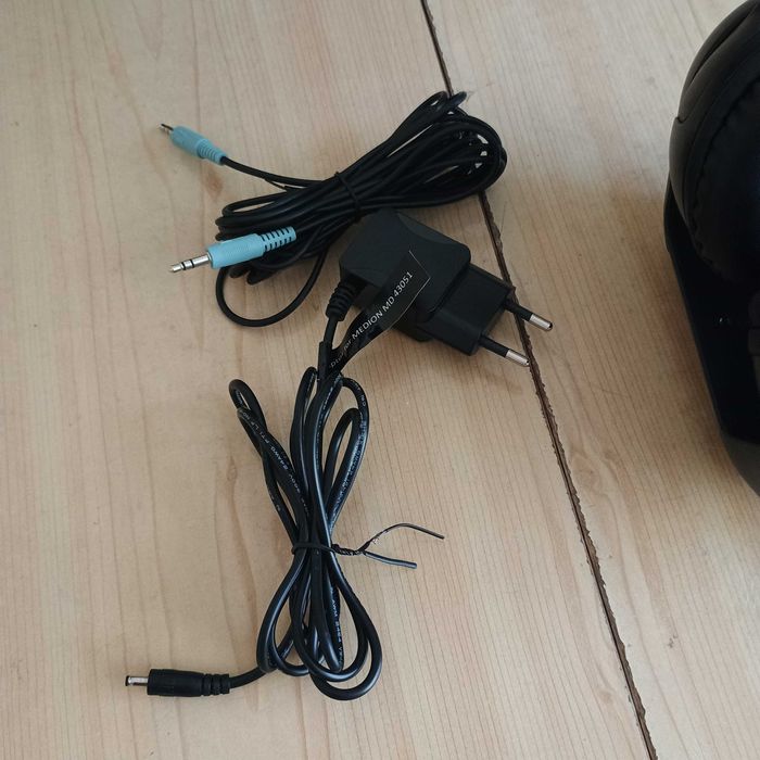 Безжични слушалки Medion Life P62061( MD 43051), С докинг станция, 15 часа, 20м, Черни