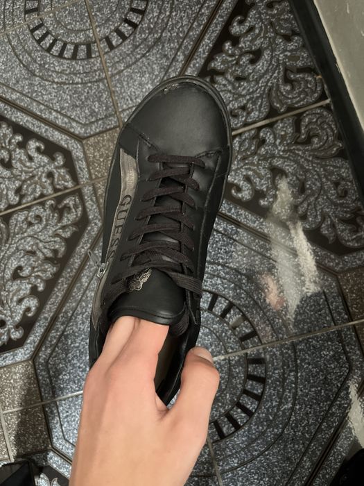 Продават се