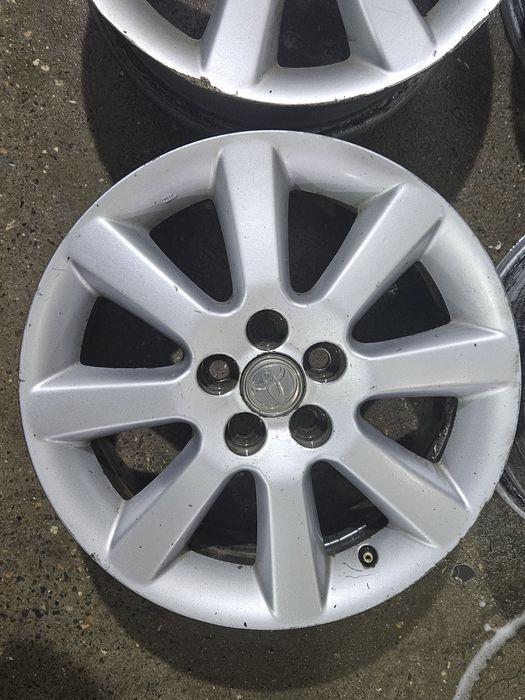 Продам диски Toyota Avensis