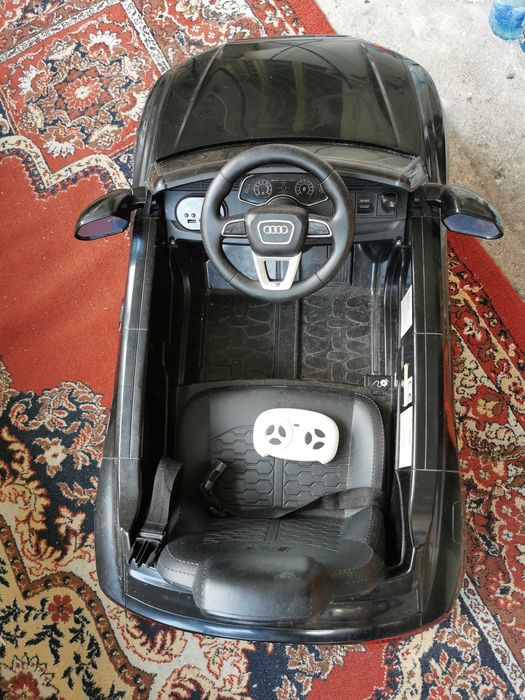 Mașina electrica pentru copii Audi RS Q8