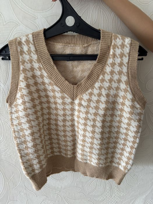 Одежда (жилеты).