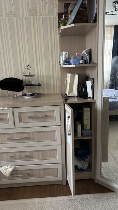 Продам угловой шкаф и комод