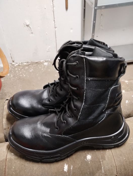 Vând bocanci mărimea 42 respectiv 46