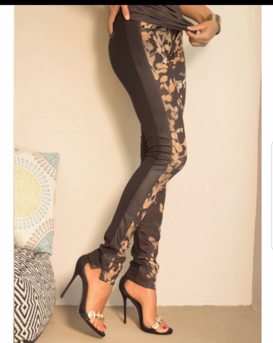 Pantaloni Punto Milano cu benzi laterale piele, imprimeu de designer