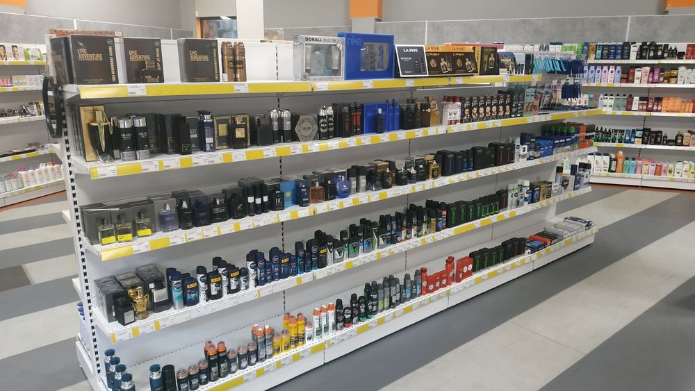 Стелажи за магазини