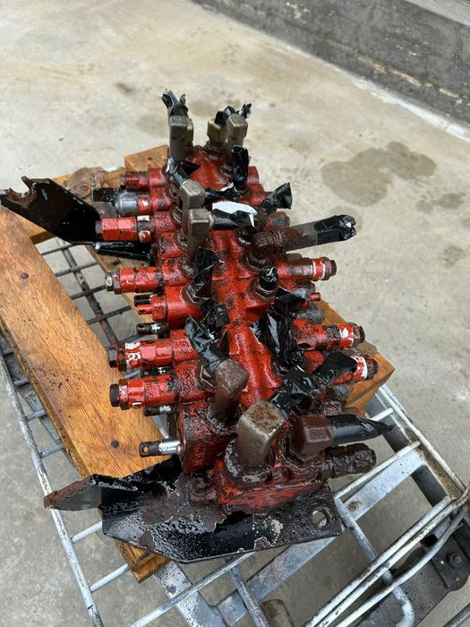 Distribuitor hidraulyc Mini excavator .