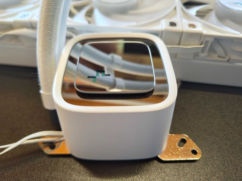 Водно охлаждане DeepCool LS720 WH