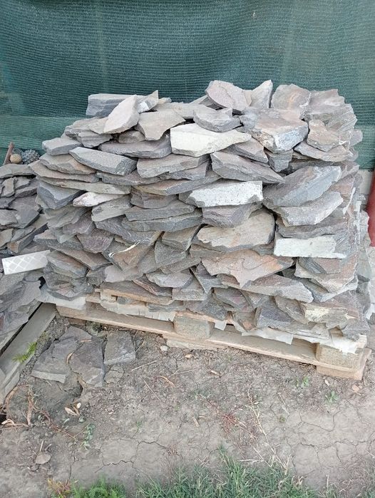 Vând piatră naturală