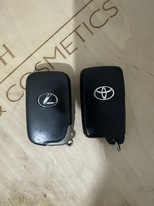 Продам смарт ключи lexus toyota
