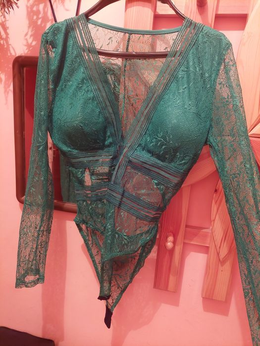 Красиво боди от дантела в зелен цвят