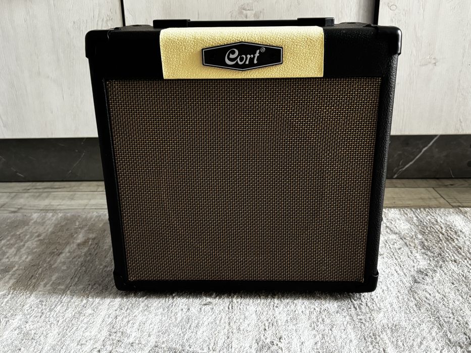 Продам электрогитару Cort G110