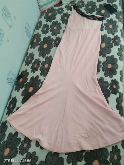 Рокля пепел от рози с дантела