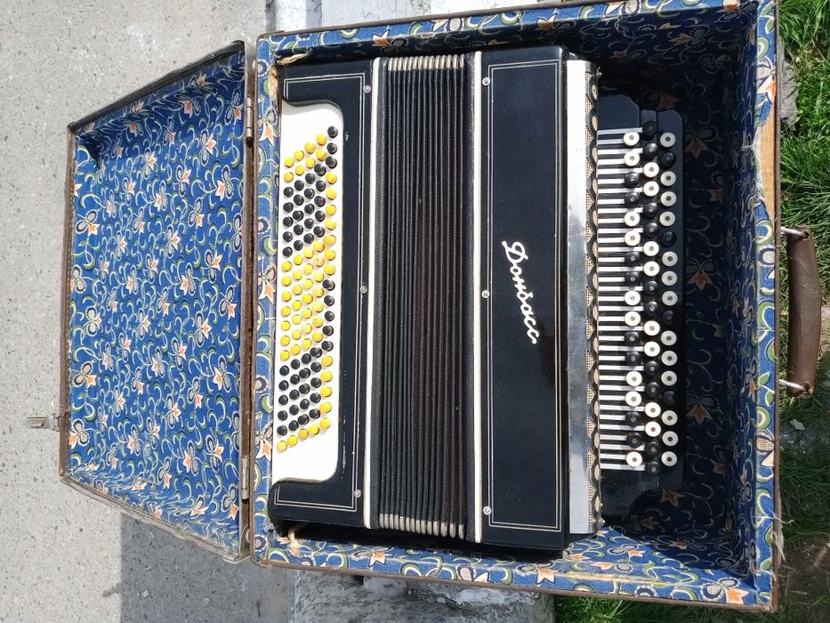 Продается баян донбас