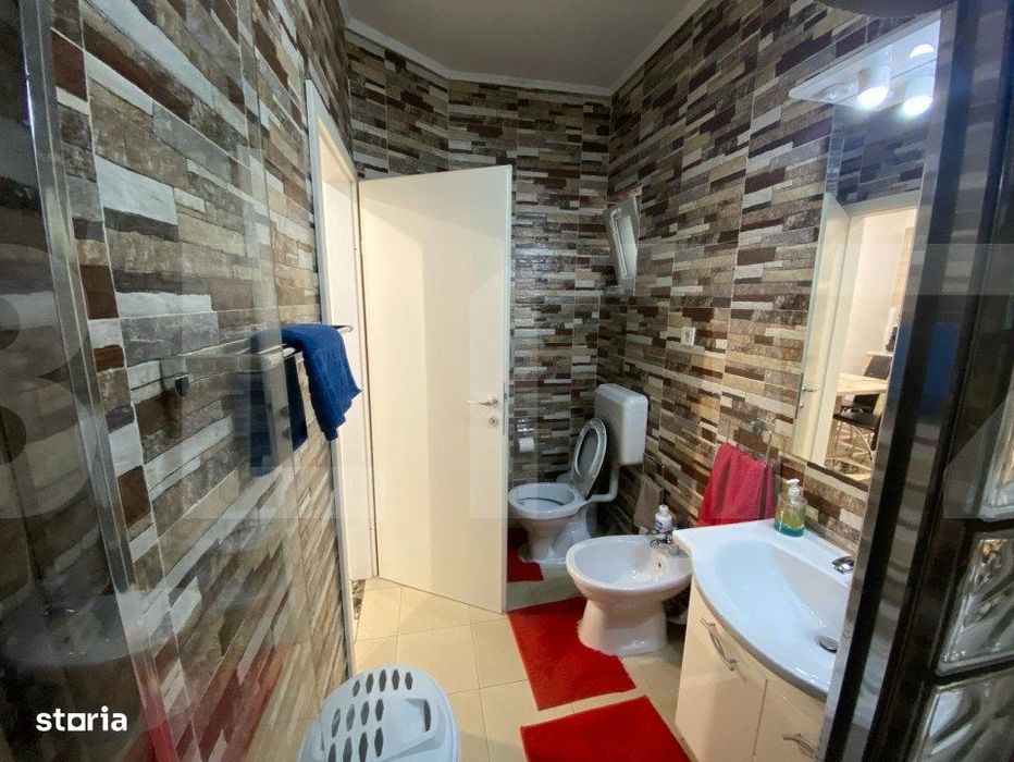Apartament de 3 camere, decomandat, 74 mp, zona Piata Unirii