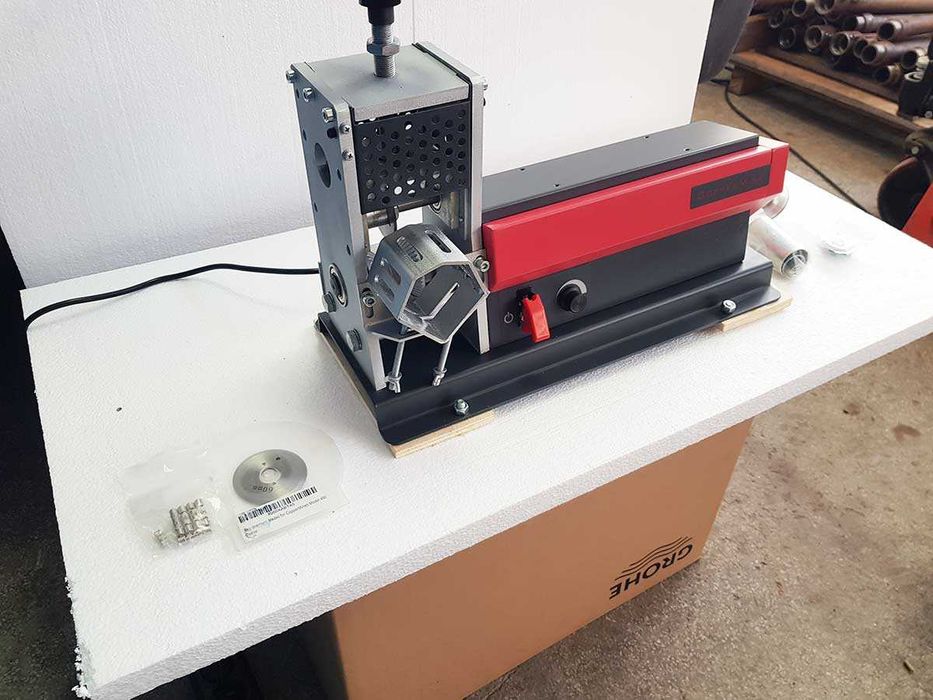 Нова професионална машина до ф57мм за белене на меден/ алуминиев кабел