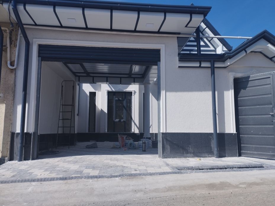 Uy sotiladi Uchqahramondan 5 km kirganda Hoji otada