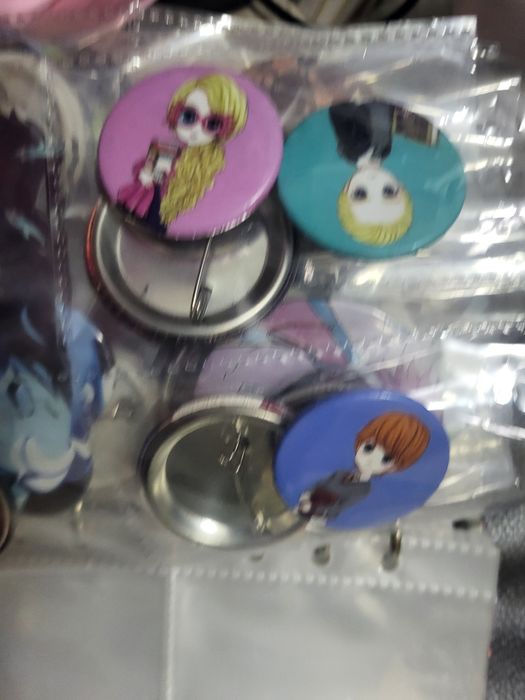 Значки, брелки, карточки