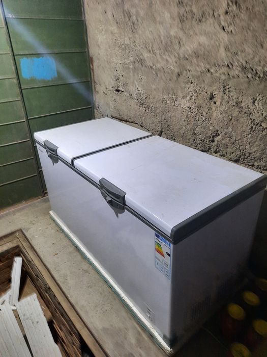 Морозильник большой