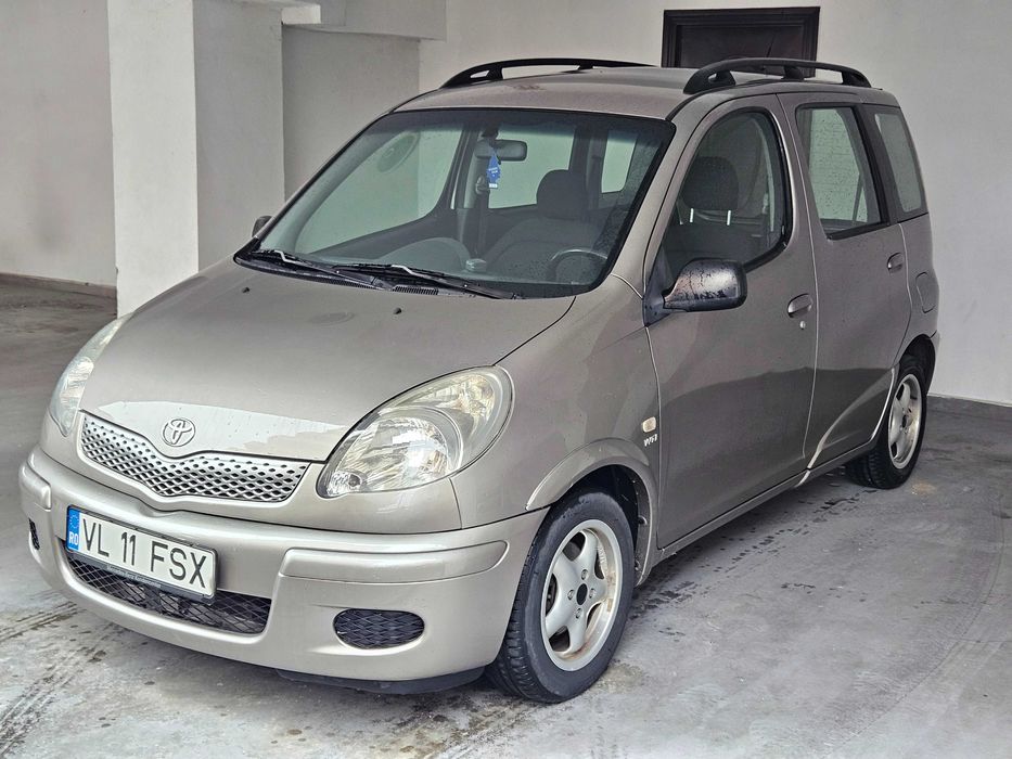 Toyota Yaris Verso, AC, senzori parcare, comenzi volan