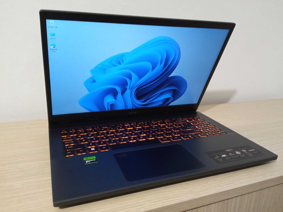 Laptop INTEL ULTRA GAMING RTX ecran 15.6 inch nvme SSD placa video dedicata NVIDIA RTX 16GB ram 2 placi video